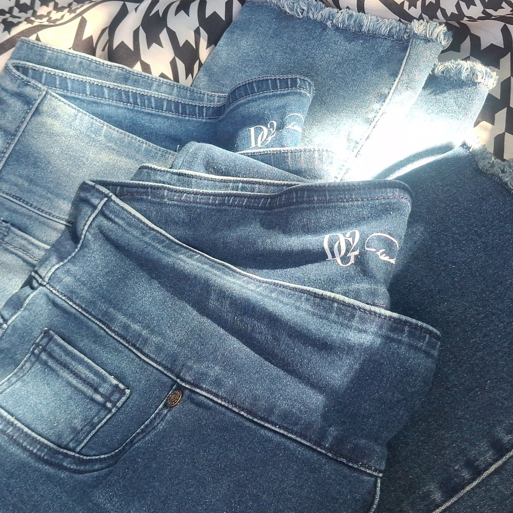 DG2 by Diane Gilman Blue Ankle Jeans